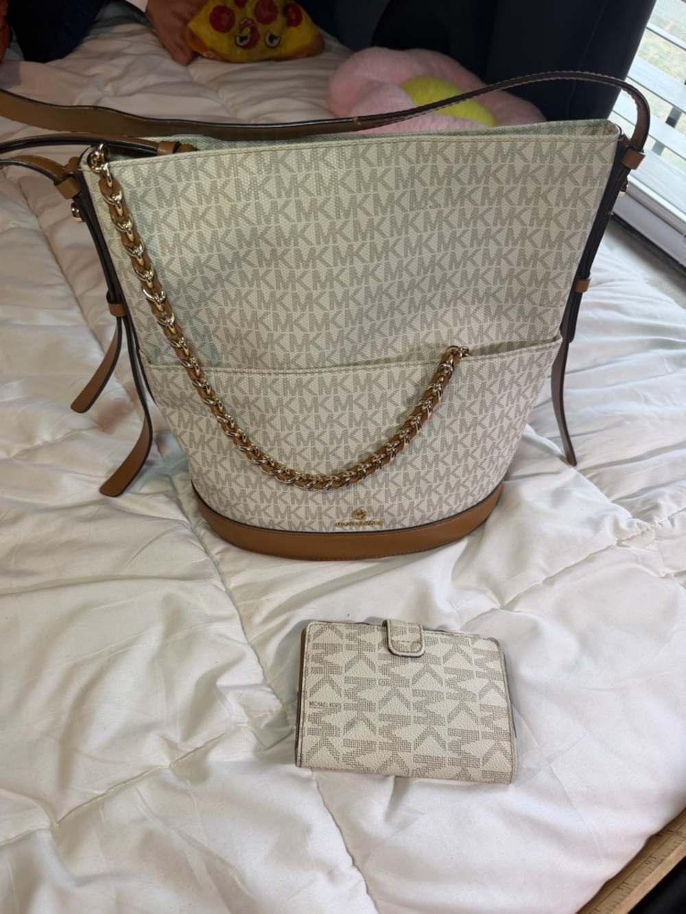 Michael Kors Cream Logo Bucket Tote with Gold Chain and Tan Trim n passport case